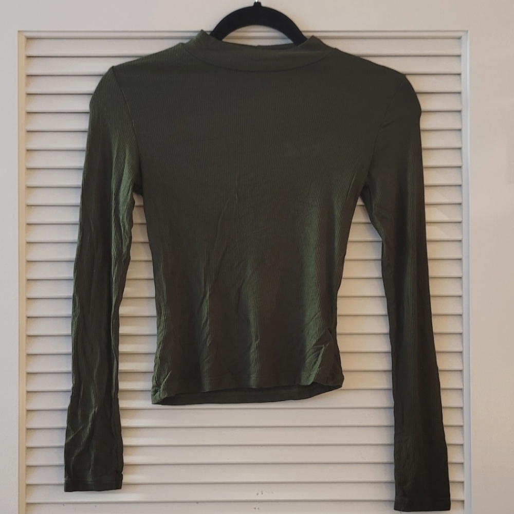 Timing- Green Ribbed Stretchy Lightweight Cropped Long-Sleeve Top